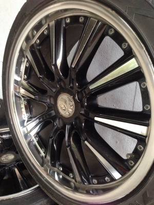 แม็กซ์ขอบ 18 กว้าง 8 นิ้ว 5 รู พร้อมยาง สวยไม่คด ไม่ดุ้ง ถูกมาก