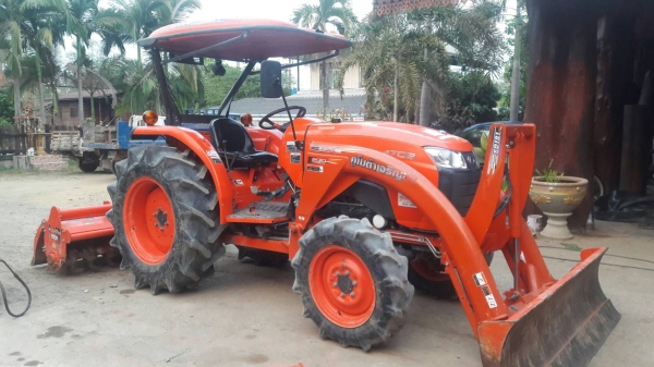 ขายรถไถKubota L4708 รถสวยใหม่มากปี57พร้อมอุปกรณ์หน้าหลังมีเล่มพร้อมโอนครับ ขายรถไถKubota L4708 รถสวยใหม่มากปี57พร้อมอุปกรณ์หน้าหลังมีเล่มพร้อมโอนครับ