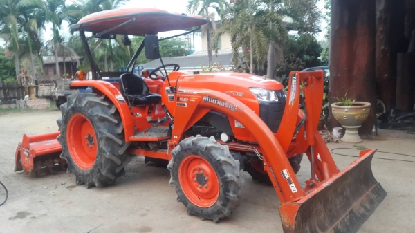 ขายรถไถKubota L4708 รถสวยใหม่มากปี57พร้อมอุปกรณ์หน้าหลังมีเล่มพร้อมโอนครับ ขายรถไถKubota L4708 รถสวยใหม่มากปี57พร้อมอุปกรณ์หน้าหลังมีเล่มพร้อมโอนครับ