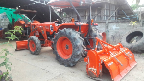 ขายรถไถKubota L4708 รถสวยใหม่มากปี57พร้อมอุปกรณ์หน้าหลังมีเล่มพร้อมโอนครับ ขายรถไถKubota L4708 รถสวยใหม่มากปี57พร้อมอุปกรณ์หน้าหลังมีเล่มพร้อมโอนครับ