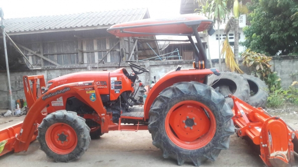ขายรถไถKubota L4708 รถสวยใหม่มากปี57พร้อมอุปกรณ์หน้าหลังมีเล่มพร้อมโอนครับ ขายรถไถKubota L4708 รถสวยใหม่มากปี57พร้อมอุปกรณ์หน้าหลังมีเล่มพร้อมโอนครับ