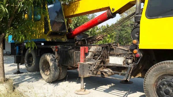 รถเครน MITSUBISHI TADANO TL201 สีเหลือง