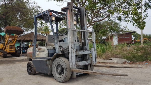 ขายด่วนรถยกดีเซลKOMATSU FD25-11ยก2.5ตันยกสูง3เมตรยางตัน4เส้นรถนอกเพิ่งนำเข้ามายังไม่เคยใช้งานในเมืองไทยเลย