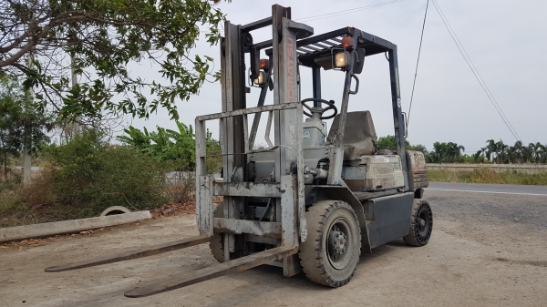 ขายด่วนรถยกดีเซลKOMATSU FD25-11ยก2.5ตันยกสูง3เมตรยางตัน4เส้นรถนอกเพิ่งนำเข้ามายังไม่เคยใช้งานในเมืองไทยเลย