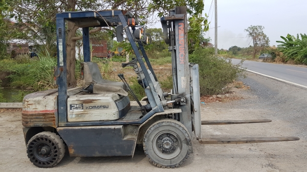 ขายด่วนรถยกดีเซลKOMATSU FD25-11ยก2.5ตันยกสูง3เมตรยางตัน4เส้นรถนอกเพิ่งนำเข้ามายังไม่เคยใช้งานในเมืองไทยเลย
