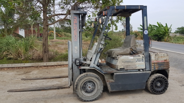 ขายด่วนรถยกดีเซลKOMATSU FD25-11ยก2.5ตันยกสูง3เมตรยางตัน4เส้นรถนอกเพิ่งนำเข้ามายังไม่เคยใช้งานในเมืองไทยเลย
