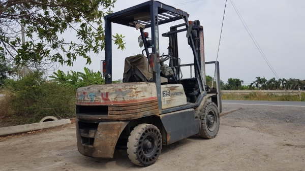 ขายด่วนรถยกดีเซลKOMATSU FD25-11ยก2.5ตันยกสูง3เมตรยางตัน4เส้นรถนอกเพิ่งนำเข้ามายังไม่เคยใช้งานในเมืองไทยเลย