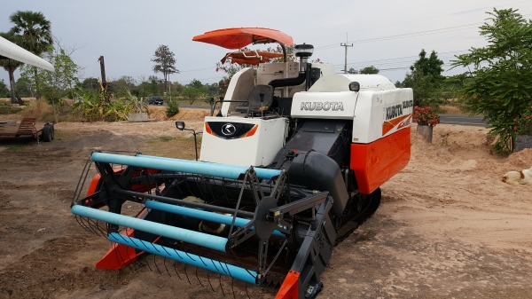 ขายด่วน!!kubotaDc70Hพร้อมพ่วงลาก ขายด่วน!!kubotaDc70Hพร้อมพ่วงลาก