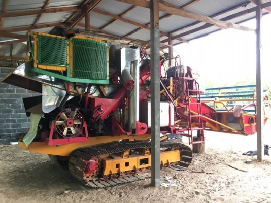 รถเกี่ยวอุ้ม (ปลดหนี้) 850,000 บาท เครื่อง 6HE1 Turbo -220 แรง อุ้ม 2.5 ตั้ม ตู้นวด 6.5 ฟุต ตัวเดม 10HT ระเบิดเพลาใหญ่ รอเลอร 11 ตัว โช่ 48 ข้อ  รถอยู่ จ.ร้อยเอ็ด โทร&amp;ไอดีไลน์ 0610710295