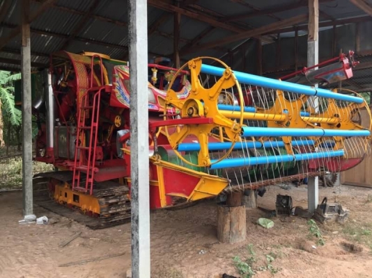 รถเกี่ยวอุ้ม (ปลดหนี้) 850,000 บาท เครื่อง 6HE1 Turbo -220 แรง อุ้ม 2.5 ตั้ม ตู้นวด 6.5 ฟุต ตัวเดม 10HT ระเบิดเพลาใหญ่ รอเลอร 11 ตัว โช่ 48 ข้อ  รถอยู่ จ.ร้อยเอ็ด โทร&amp;ไอดีไลน์ 0610710295