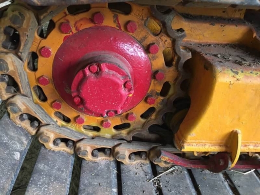 รถเกี่ยวอุ้ม (ปลดหนี้) 850,000 บาท เครื่อง 6HE1 Turbo -220 แรง อุ้ม 2.5 ตั้ม ตู้นวด 6.5 ฟุต ตัวเดม 10HT ระเบิดเพลาใหญ่ รอเลอร 11 ตัว โช่ 48 ข้อ  รถอยู่ จ.ร้อยเอ็ด โทร&amp;ไอดีไลน์ 0610710295