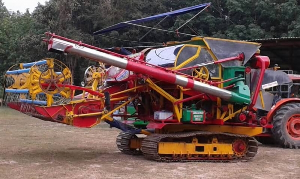 รถเกี่ยวอุ้ม (ปลดหนี้) 850,000 บาท เครื่อง 6HE1 Turbo -220 แรง อุ้ม 2.5 ตั้ม ตู้นวด 6.5 ฟุต ตัวเดม 10HT ระเบิดเพลาใหญ่ รอเลอร 11 ตัว โช่ 48 ข้อ  รถอยู่ จ.ร้อยเอ็ด โทร&amp;ไอดีไลน์ 0610710295