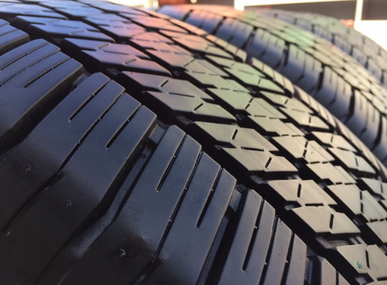 ยาง Bridgestone 265 60 18 ปี16 ดอกเต็ม ไม่มีปะ ใช้ยาว ราคาไม่แพง