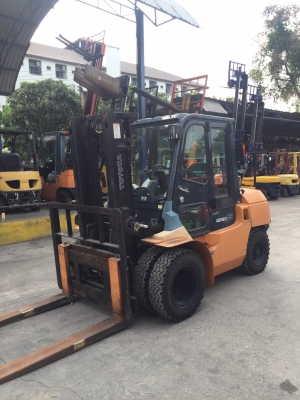 TOYOTA 7FD35 เครื่องดีเซล เกียร์ธรรมดา เสาสูง3เมตร สนใจติดต่อ0830620223