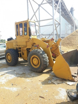 ขายรถตักล้อยาง Furukawa 160 พร้อมใช้ 450,000  บาท  ติดต่อ คุณวัลลพ 081-7555888