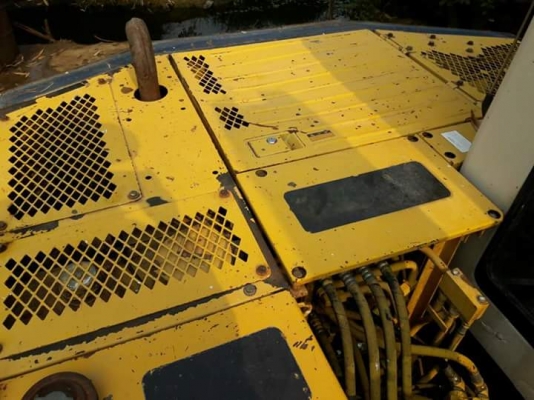 ขายKOMATSU PC60-6  เก่าญี่ปุ่น  ปลายยาว สภาพสวย  เครื่องปั๊มดี เอกสารอินวอย  ลองระบบกันได้ทุกวัน โทร  089-3818694  ดวงนภา