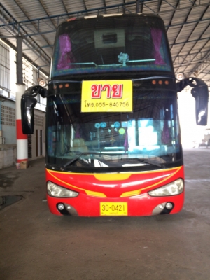 รถบัส 8 ล้อ