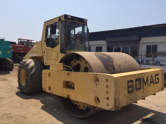 รถบดสั่นสะเทือนBOMAG BW225DH-3 25 TONS