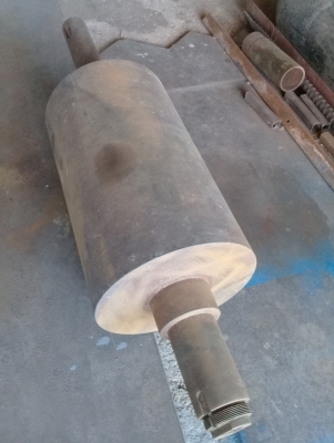 ลูกกลิ้งเหล็กรีดร้อน