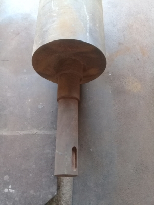 ลูกกลิ้งเหล็กรีดร้อน