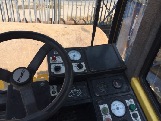 รถบดสั่นสะเทือนBOMAG BW225-3 25 TONS