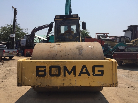 รถบดสั่นสะเทือนBOMAG BW225-3 25 TONS