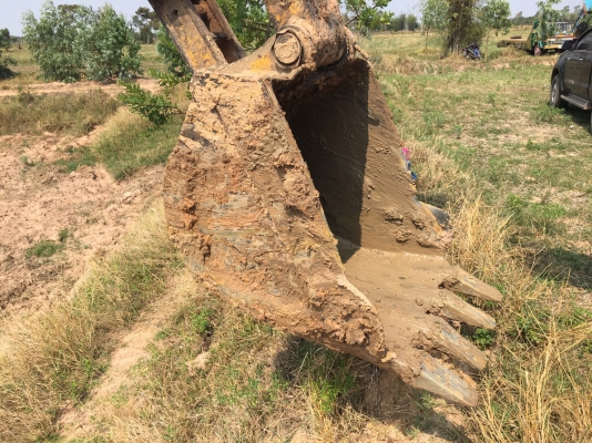 ขายดาว์น 435,000 บาท KOMATSU PC128 เครื่องดี ปั้มแรง โช่หนา เอวแน่น ไฟฟ้าครบ แอร์เย็น เอกสารเล่มทะเบียน   งวดคงเหลือ  20 งวด x 21,500 =430,000  รถอยู่ จ.ร้อยเอ็ด โทร&amp;ไอดีไลน์ 0610710295