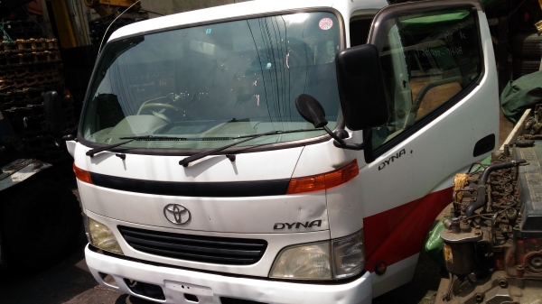 หัวเก่งรถบรรทุก hino dutro กว้าง