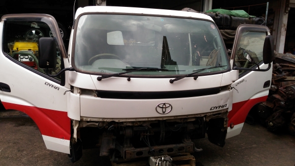 หัวเก่งรถบรรทุก hino dutro กว้าง