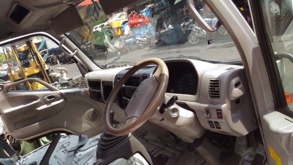 หัวเก่งรถบรรทุก hino dutro กว้าง