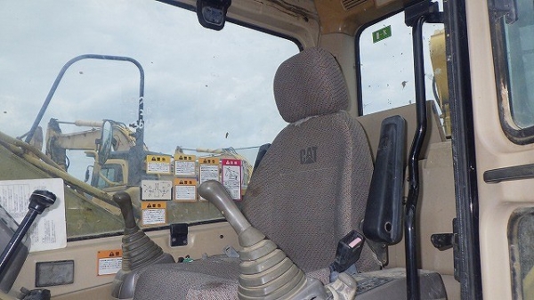 รถขุดล้อยาง KOMATSU PW130ES-6K มือสองยุโรป