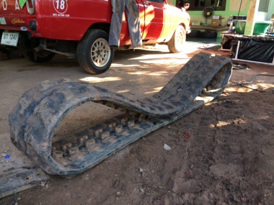 ขายเเทร็กยาง PC30-7