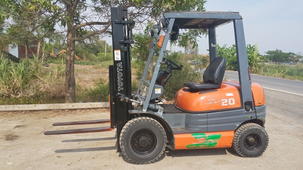 ขายด่วนรถยกTOYOTA 6FG20ยก2ตันเสาสูง3เมตรเคื่องโตต้า4สูบ5Kเบนซินติดแก็สได้รถนอกเพิ่งนำเข้ามายังไม่เคยใช้งานในเมืองไทยเลย