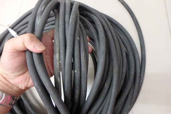 สายเชื่อมทองแดง อย่างหนา ยาว 48 เมตร มือสอง สภาพดี