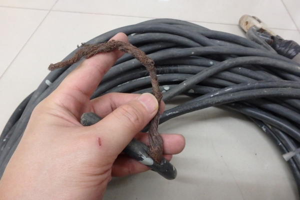 สายเชื่อมทองแดง อย่างหนา ยาว 48 เมตร มือสอง สภาพดี