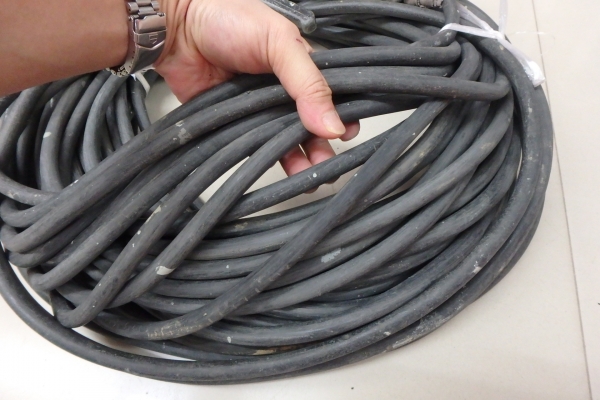 สายเชื่อมทองแดง อย่างหนา ยาว 48 เมตร มือสอง สภาพดี