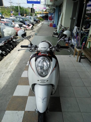 Scoopy i สีขาวม่วง ปี 2555 รถสวยคลาสสิค ประหยัดน้ำมัน