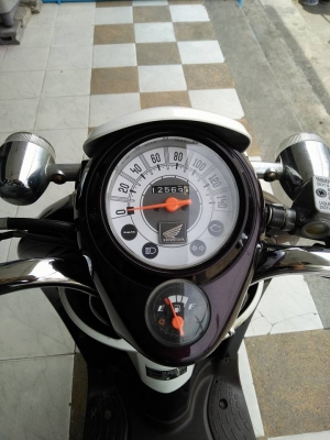 Scoopy i สีขาวม่วง ปี 2555 รถสวยคลาสสิค ประหยัดน้ำมัน