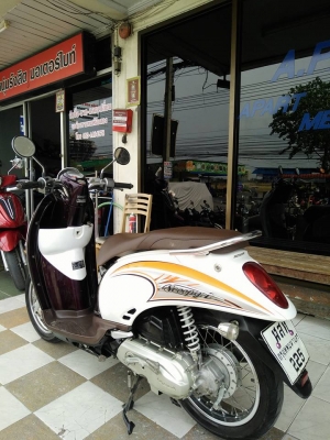 Scoopy i สีขาวม่วง ปี 2555 รถสวยคลาสสิค ประหยัดน้ำมัน