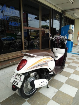 Scoopy i สีขาวม่วง ปี 2555 รถสวยคลาสสิค ประหยัดน้ำมัน