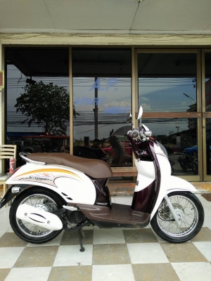 Scoopy i สีขาวม่วง ปี 2555 รถสวยคลาสสิค ประหยัดน้ำมัน