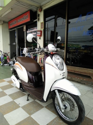 Scoopy i สีขาวม่วง ปี 2555 รถสวยคลาสสิค ประหยัดน้ำมัน