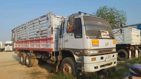 ขาย HINO FM2K เครื่อง K13C 335 แรงม้า ปี 44   โสลกลางยังอยู่ ตามสภาพ เอกสารพร้อมโอน 083-9628875,082-1698998