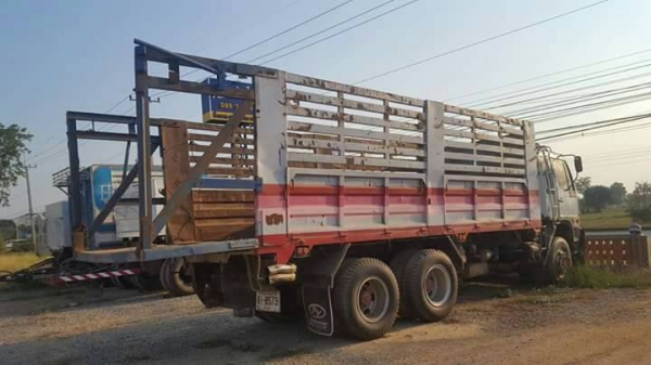 ขาย HINO FM2K เครื่อง K13C 335 แรงม้า ปี 44   โสลกลางยังอยู่ ตามสภาพ เอกสารพร้อมโอน 083-9628875,082-1698998