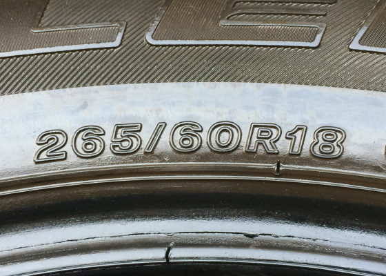 ยาง Bridgestone 265 60 18 ปี16 ดอกเต็ม ไม่มีปะ เนื้อนิ่มๆ ราคาไม่แพง