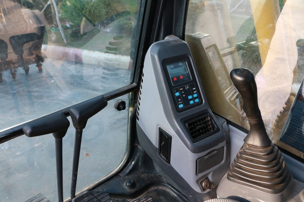 ขาย Komatsu PC200-7 เอกสารครบ เครื่องดี รถใช้งานในไทย เจ้าของขายเอง