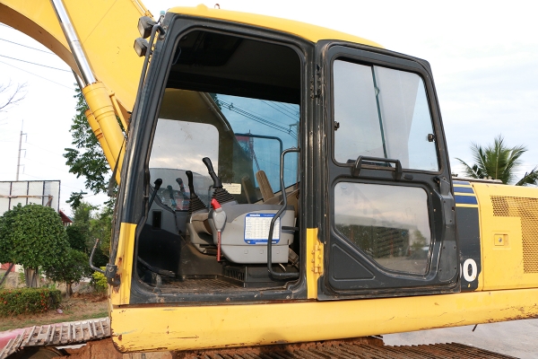 ขาย Komatsu PC200-7 เอกสารครบ เครื่องดี รถใช้งานในไทย เจ้าของขายเอง