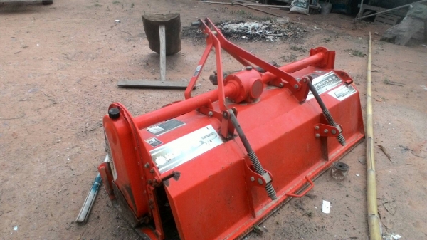 รถไถ 36 แรงปี  53 อุปกร 3 อย่าง   ซ. ม  1700   นิด ฯฯ มือเดียวป้ายแดง  ราคาเบาฯฯ  300000  บาท  วันทูคอล 098 668-3479 dtac 094 283-9369 สิทธิ์ คับ