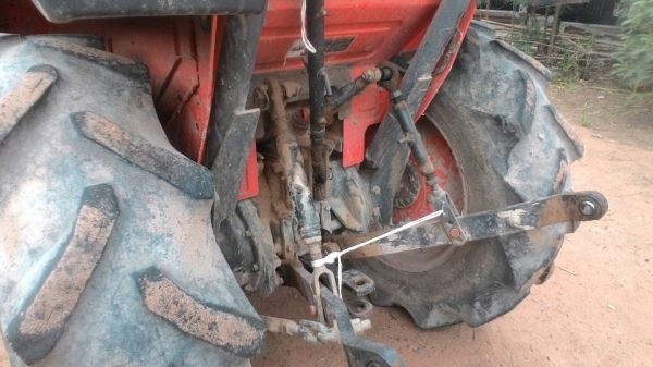 รถไถ 36 แรงปี  53 อุปกร 3 อย่าง   ซ. ม  1700   นิด ฯฯ มือเดียวป้ายแดง  ราคาเบาฯฯ  300000  บาท  วันทูคอล 098 668-3479 dtac 094 283-9369 สิทธิ์ คับ