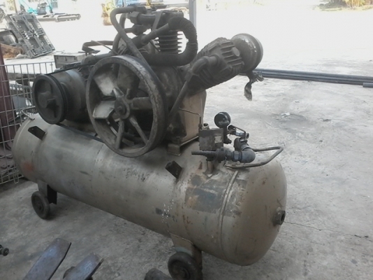 ขายปั้มลม 300ลิตร ยี่ห้อ TOSHIBA 3สูบ/ 10แรง/ ไฟ380 V สภาพพร้อมใช้งานได้เลย ขายราคา 35,000 บาท ขายปั้มลม 300ลิตร ยี่ห้อ TOSHIBA 3สูบ/ 10แรง/ ไฟ380 V สภาพพร้อมใช้งานได้เลย ขายราคา 35,000 บาท